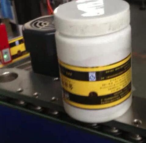 Машина за етикетирање округлих боца, машина за флаширање и етикетирање тегле тегле са шећером