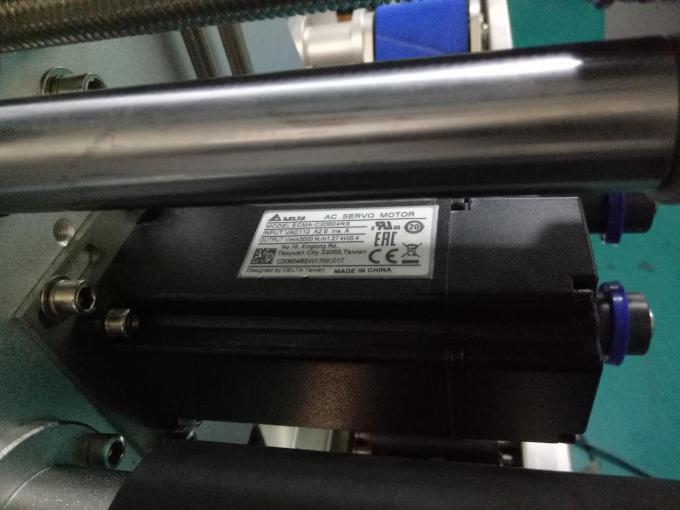 СУС304 Машина за етикетирање квадратних бочица са две стране квадратне налепнице за боце са производима за личну негу