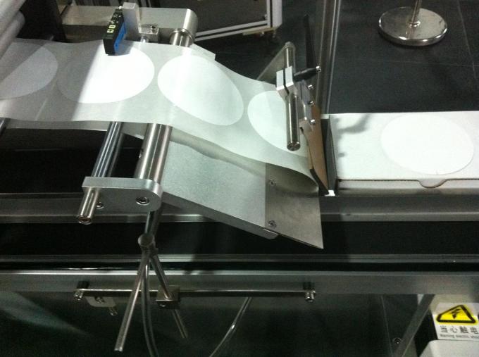 Машина за самолепљивање горњих етикета за тегле / картоне / контејнере