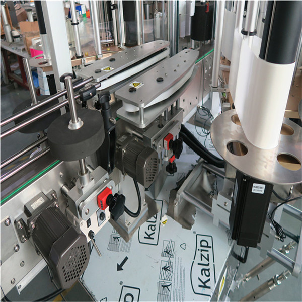 Потпуно аутоматске машине за етикетирање квадратних боца Капацитет 4000-8000 Б / Х