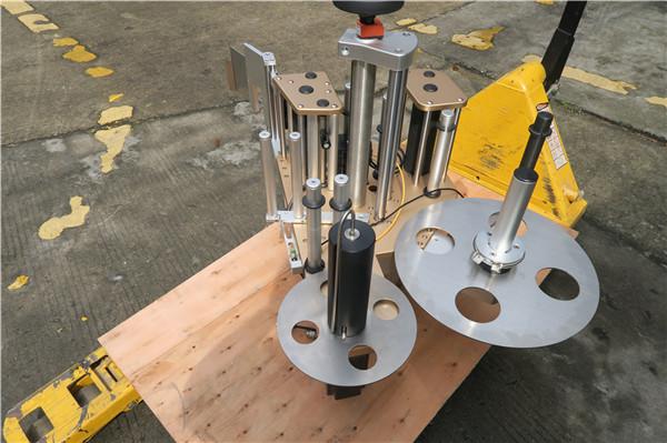 Ротирајући етикета са округлом боцом са системом машине за етикетирање ротационих посуђа