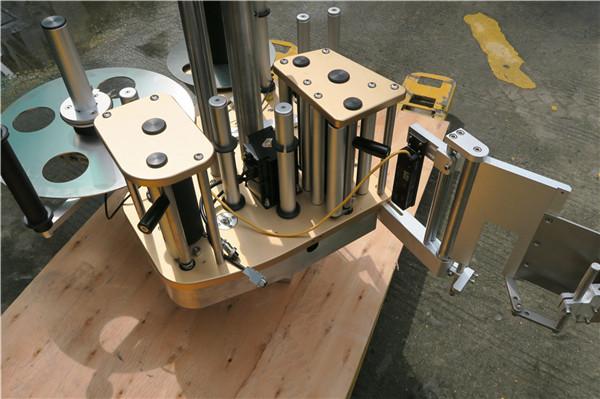 Машина за етикетирање ротационих налепница велике брзине са функцијом ротације