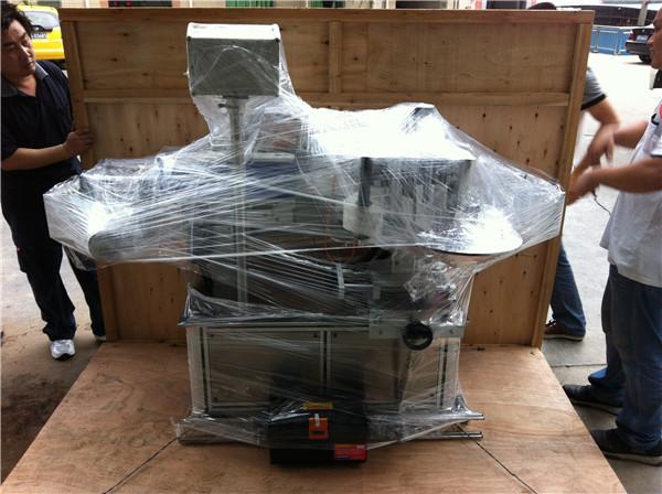 Апликатор налепница за налепнице брзине 45м / мин за флаше са квадратном / округлом / равном водом