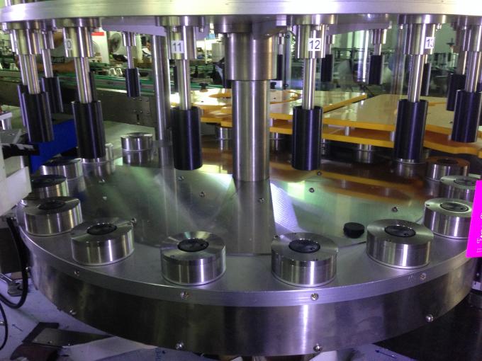 Машина за етикетирање боца вина / пива велике марке, етикета округлих боца