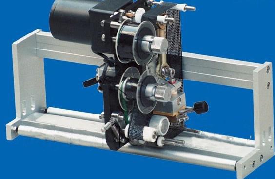 Брзи двострани апликатор налепница за налепнице, машина за аутоматско етикетирање округлих / квадратних / равних боца