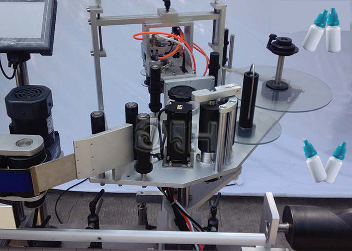 Кина Машина за етикетирање бочица са вертикалним налепницама на горњој / доњој страни са аутоматским добављачем