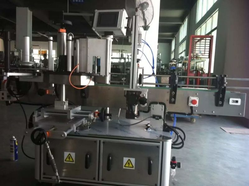 Кина Машина за етикетирање налепница боца са соком од воћа и поврћа за индустрију пића добављач