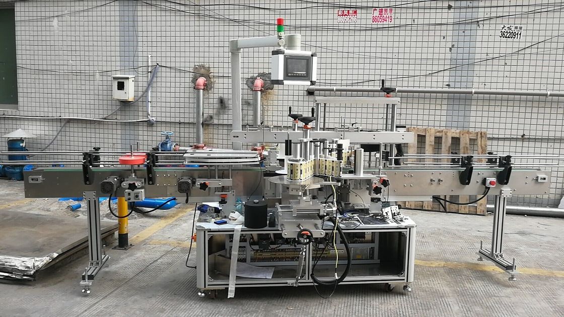 Аутоматска двострана машина за етикетирање квадратних флаша са аутоматским лепком